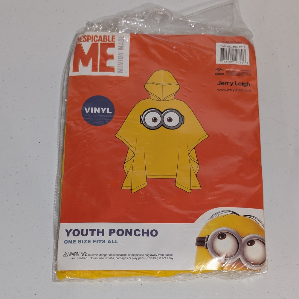 BNWT Disneys Minion Vinyl youth rain poncho - Jerry Leigh